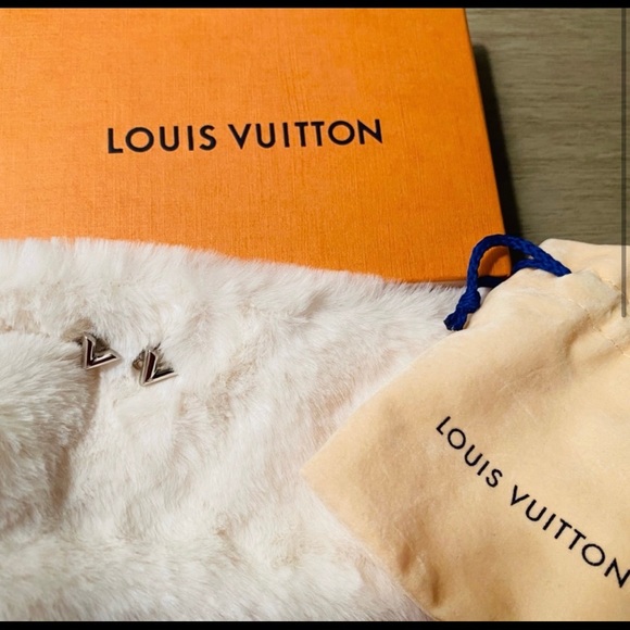 *SOLD*•AUTHENTIC LOUIS VUITTON EARRINGS• 🌺 - Picture 2 of 4